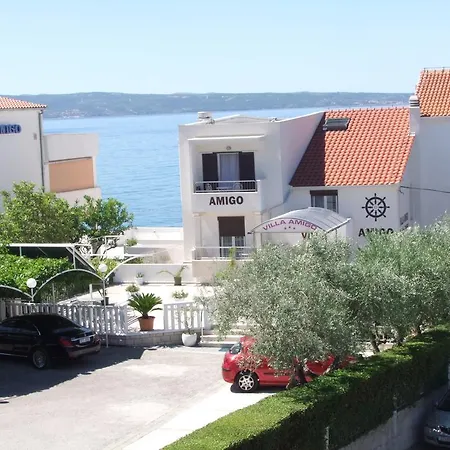Amigo Guest house 4*