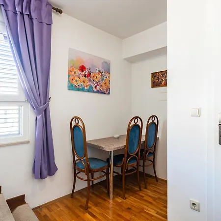 Amigo Guest house 4*