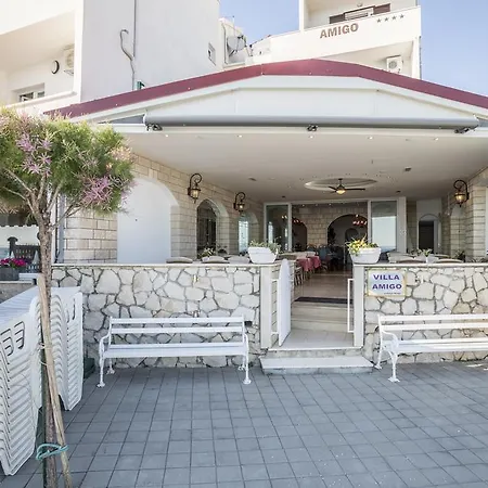 Guest house Amigo 4*