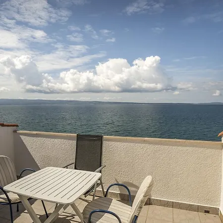 Guest house Amigo 4*