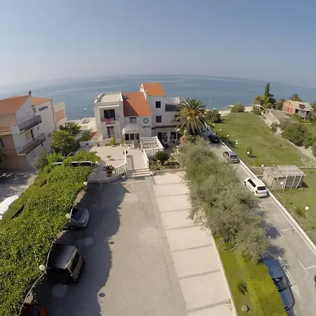 招待所 阿米戈别墅旅馆 4*