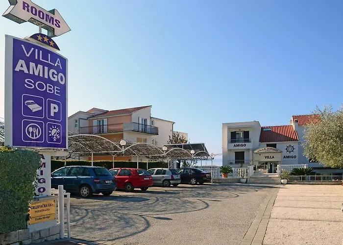 Amigo Pensión 4*